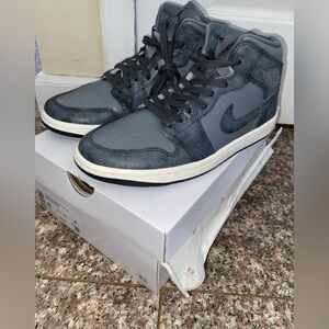 Women’s air Jordan 1 mid se smoke grey